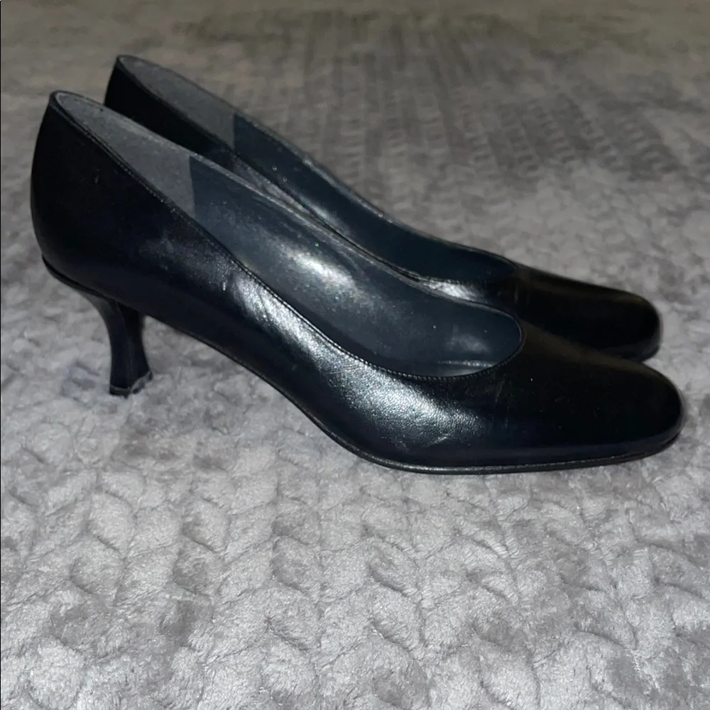 Stuart‎ Weitzman Elegant Black Leather Women's Shy Heels. Size 6.